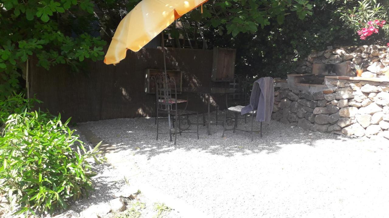 Bed and Breakfast Les Vingalières Salernes Esterno foto